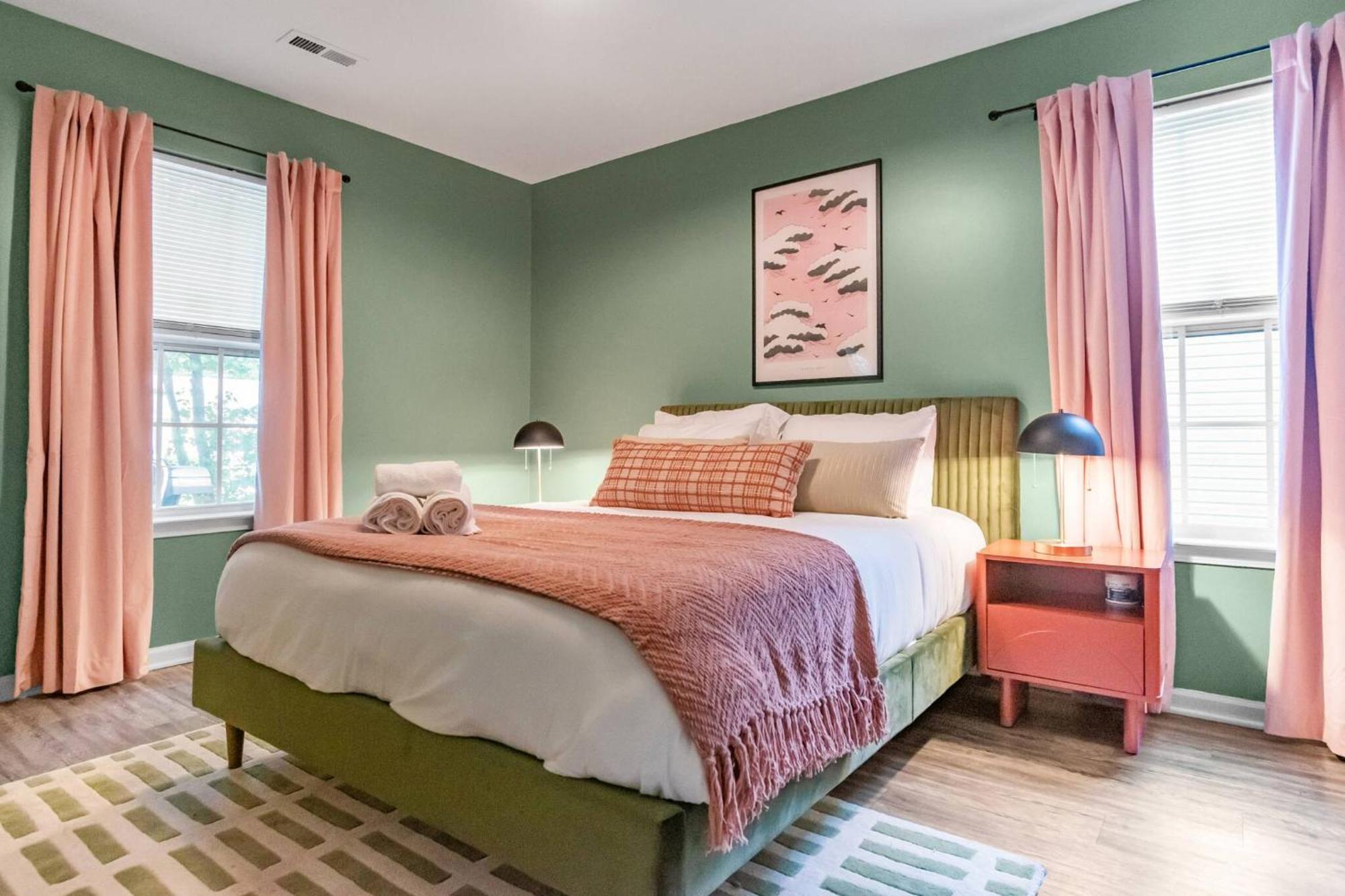 Holiday home 4br Minutes To Uptown | Pet Friendly *