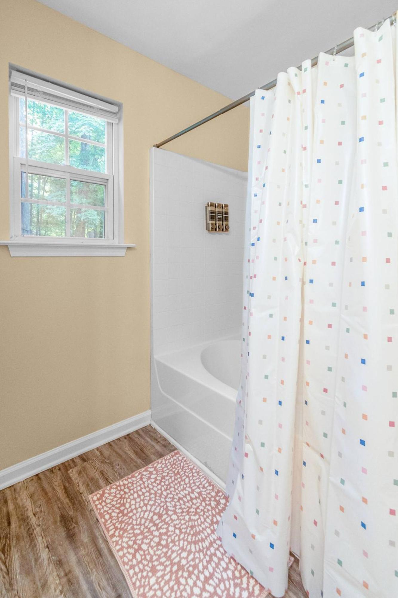 4br Minutes To Uptown | Pet Friendly Holiday home *